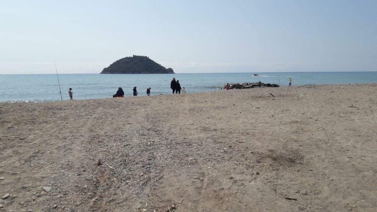 Appartamento Vista Mare Albenga Buitenkant foto