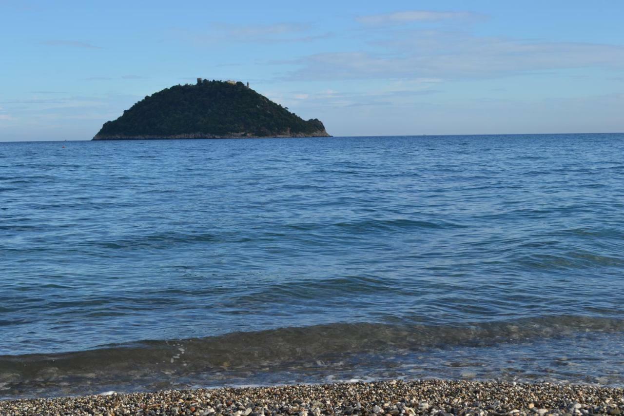 Appartamento Vista Mare Albenga Buitenkant foto